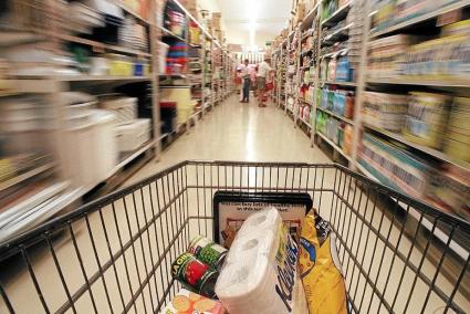 Los supermercados de cinco municipios de la Isla deben empezar a cerrar los domingos