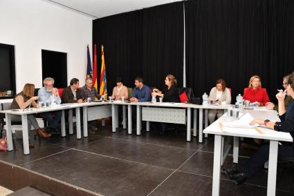 Larga reunión en Es Migjorn. El encuentro periódico con los alcaldes se prolongó este jueves por un tiempo superior a las cuatro