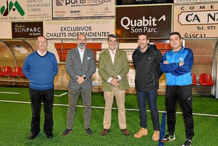 El club suma recursos. En las dependencias de Sant Martí tuvo lugar ayer la presentación del nuevo patrocinador de los equipos d