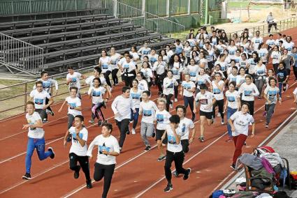 Els fillets de primer d’ESO van fer les tres voltes a la pista d’atletisme, igual com els seus companys de la resta de cursos d’