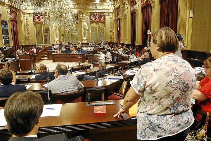 El futuro reglamento del Parlament impedirá pasar al Mixto tras dejar otro grupo