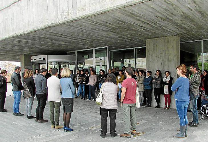 Minuto de silencio en la sede de el Consell Insular