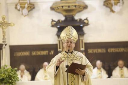 El obispo Francesc Conesa en la Catedral de Menorca