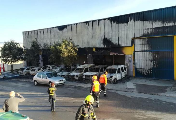 Incendio en Grúas Mayca