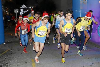 Salida de una de las pruebas de la San Silvestre nocturna de Alaior