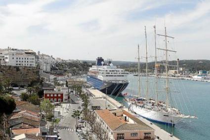 6,5 millones en Maó. En el Muelle de Pasajeros se hará una actual estructural de acondicionamiento y mejora de pantalanes para e