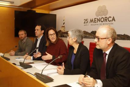 Lluís Camps, Marc Pons, Susana Mora, Conxa Juanola y Martí Ribas, delegado de Endesa en Balears