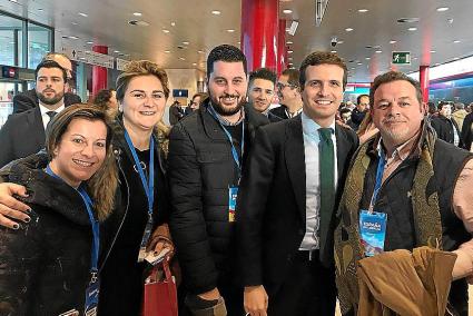 Representantes del Partido Popular de Menorca, junto a Pablo Casado.