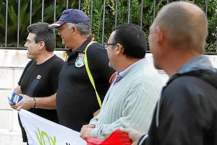 Dionisio Tobajas, a la izquierda, en una manifestación en Maó.