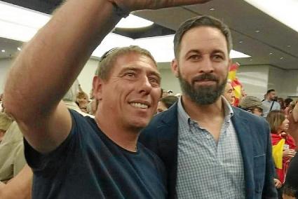 Sem Seguí y el líder nacional, Santiago Abascal, en un selfi realizado hace unas semanas