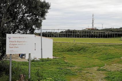 Vista de la estación depuradora en Biniancolla, Sant Lluís, que consta de tratamiento terciario y cuya agua se reutiliza para el