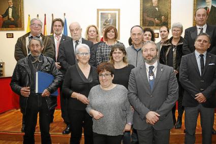 Foto de família, amb els Sans que viuen actualment as Castell