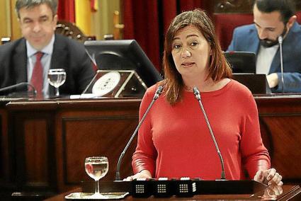 Armengol en una intervención ante el pleno del Parlament