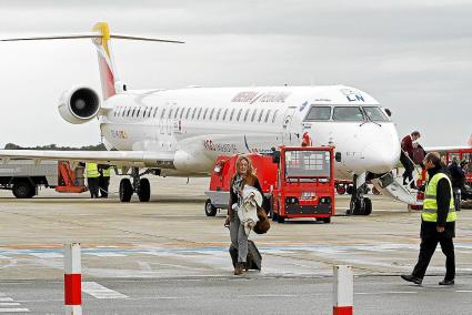 Iberia, a través de Air Nostrum, es la compañía que más ingresa por descuento de residente.