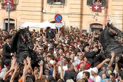 CIUTADELLA - FIESTAS POPULARES - INICIO DE LAS FIESTAS DE SANT JOAN 2018.