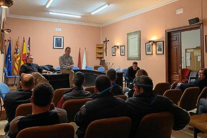 El personal laboral y funcionario se reunió en asamblea con representantes de Comisiones Obreras