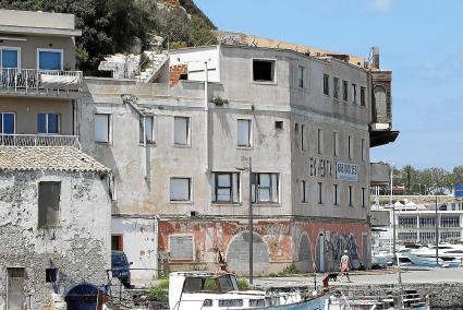 El edificio se encuentra en un evidente mal estado tras casi veinte años de inactividad