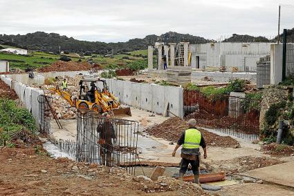 Obras de adecuación al torrente previas a la construcción del nuevo centro escolar de Es Mercadal.