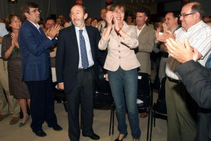 MENORCA. ELECCIONES. JOANA BARCELO JUNTO A ALFREDO PEREZ RUBALCABA EN UN MITION DEL PSOE EN MAHON.