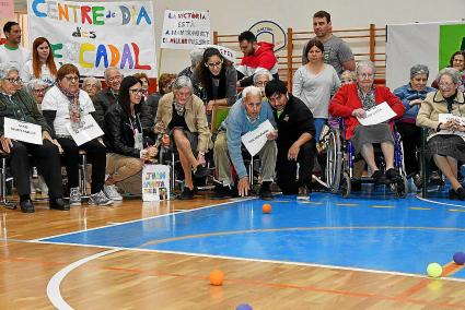 Els avis dels diferents centres van afinar al màxim la seva punteria per intentar atracar-se al màxim a la bolla groga