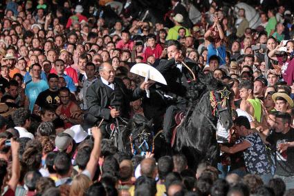 Rompre ses carotes forma part dels Jocs i ses Corregudes des Pla, el Dia de Sant Joan