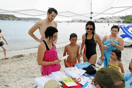 Imagen del año pasado de la campaña «Mulla’t per l’Esclerosi Múltiple» en la playa de Es Grau