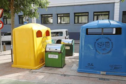 En la avenida Josep Maria Quadrado los contenedores soterrados ya conviven con algunos convencionales en superficie