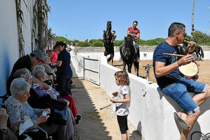 El replec de Binissebani està dedicat especialment als residents del Geriàtric municipal de Ciutadella, que gaudeixen de l’ambie