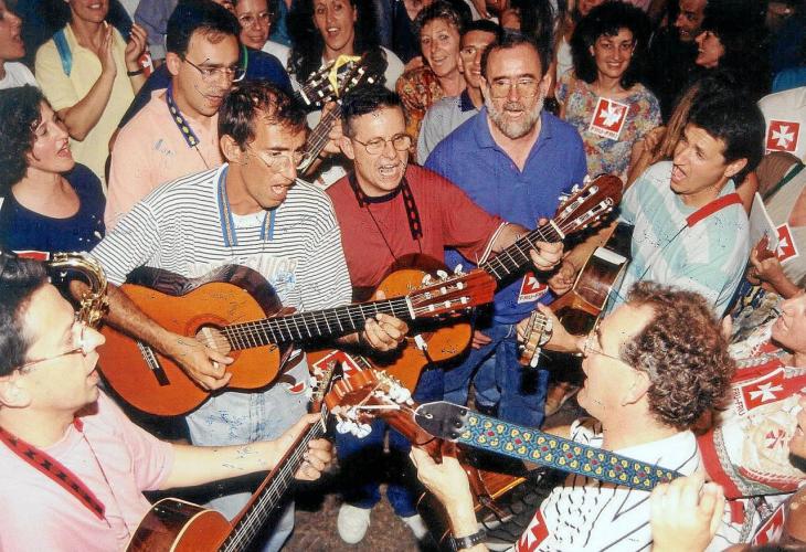 La nit dels festers de Sant Joan del 1994, amb alguns dels fundadors i continuadors dels Fru-Frús