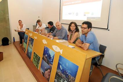 Sebastián Fábregas, Manolo Cabezas, José Bosch, Eva Cardona y Pere Mercadal en la mesa de debate sobre la situación de la pesca