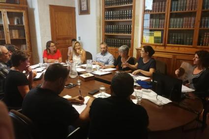 Imagen de una reunión de alcaldes de Menorca