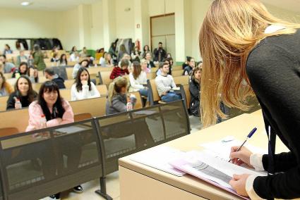 Tres interinos interponen una nueva demanda contra las bases específicas de educador social.