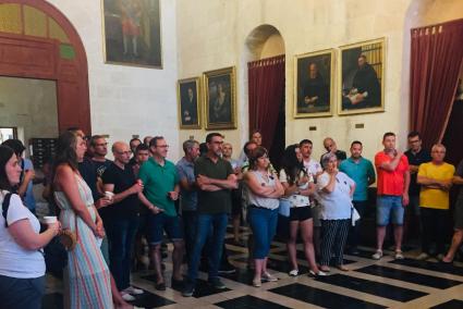 Reunión de los voluntarios en el Ayuntamiento de Ciutadella.