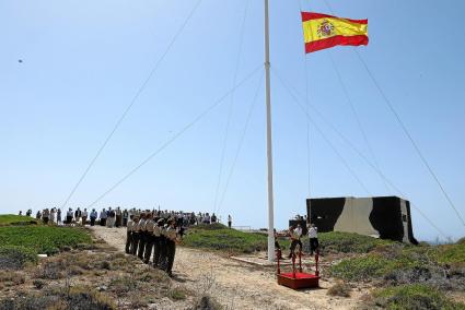 Acto en homenaje a los fallecidos en la batería de Llucalari