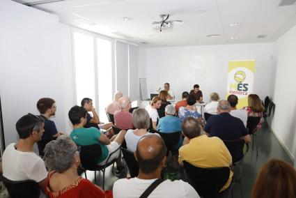 La asamblea de Més per Menorca ha votado este sábado volver a sentarse a la mesa de negociación