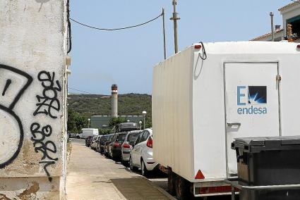 Uno de los puntos de medición del aire de Endesa con la central de fondo