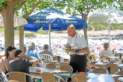 Los turistas se han dejado 8,68 millones de euros menos que en junio del año pasado