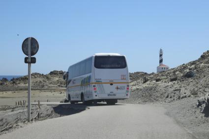 El verano se acaba y al no haber parking solo se puede acceder a Favàritx en bus.