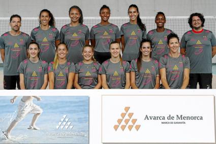 Fotografía de familia del nuevo proyecto del Pavelló Municipal de Ciutadella de cara a la próxima Liga Iberdrola femenina.