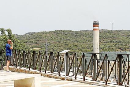 La central térmica del puerto de Maó ha estado este verano en el punto de mira.