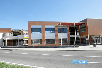 El edificio con uso comercial de Sa Tanca, a la entrada de Sant Lluís, tiene 10.000 metros cuadrados construidos y 8.800 útiles.