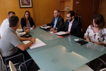 Reunión entre Consell y miembros de Jet2