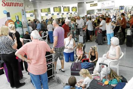 Thomas Cook quiebra y deja sin vacaciones en la Isla a casi 16.000 turistas de Reino Unido.