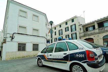 La Policía Nacional les sorprendió en la calle Ciutadella, y halló la droga y dinero en efectivo.