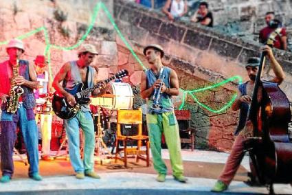 CIUTADELLA. MUSICA. La Xaranga anima el mercado artesano