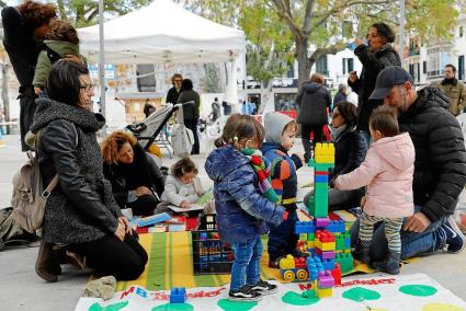 La Plaça Esplanada fue en esta ocasión el centro de un variado programa de actividades pensadas para que los más pequeños