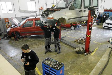 CIUTADELLA . FORMACION PROFESIONAL. PASION POR LA MECANICA DEL AUTOMOVIL.