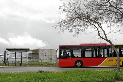 EL AUTOBUS DE La línea Maó-Sant Lluís-Punta Prima es la única rentable de la red de TMSA