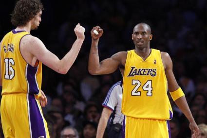 LOS ANGELES. NBA. - Kobe Bryant y Pau Gasol de los Los Angeles Lakers