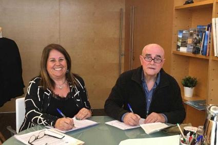 La consellera de Movilidad, Francesca Gomis, y Guillermo de Olives han firmado este lunes el contrato de arrendamiento